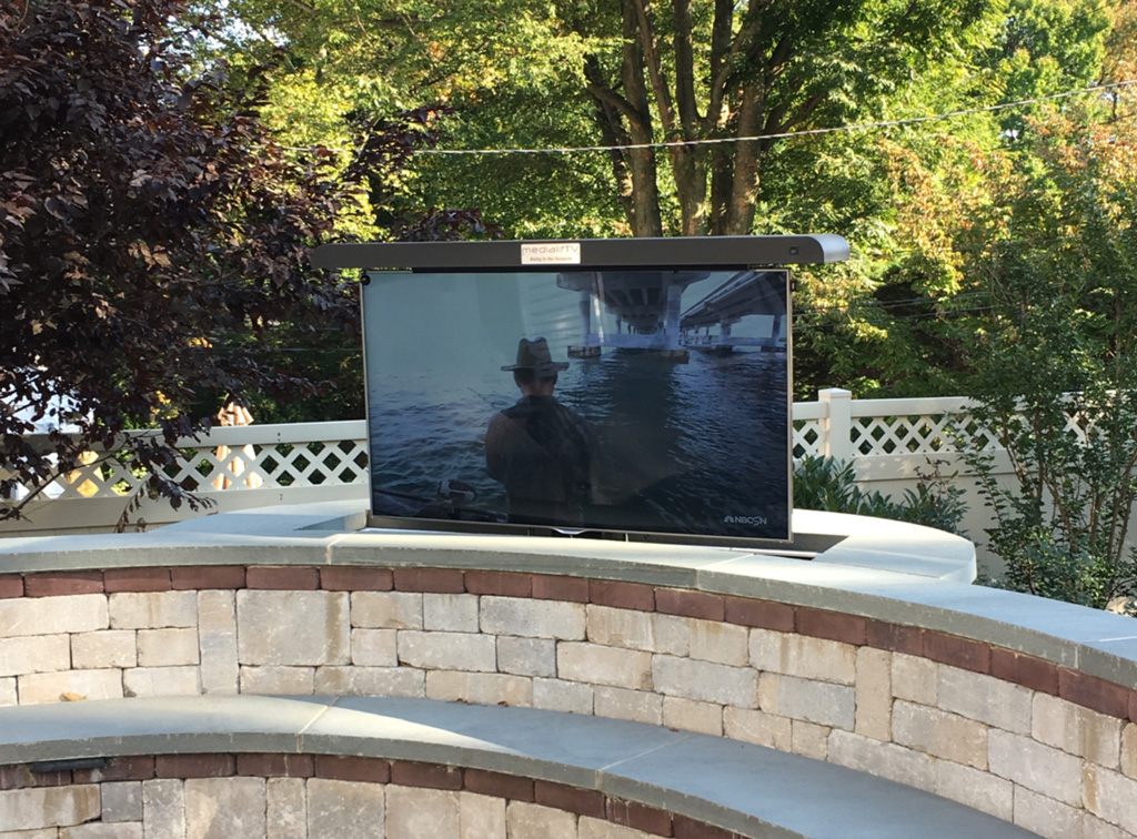 Custom outdoor home entertainment installation